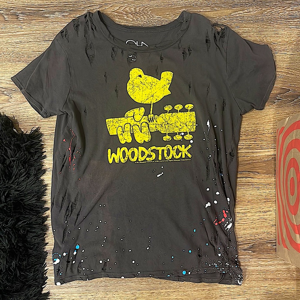 trendy & vintage ripped woodstock tee